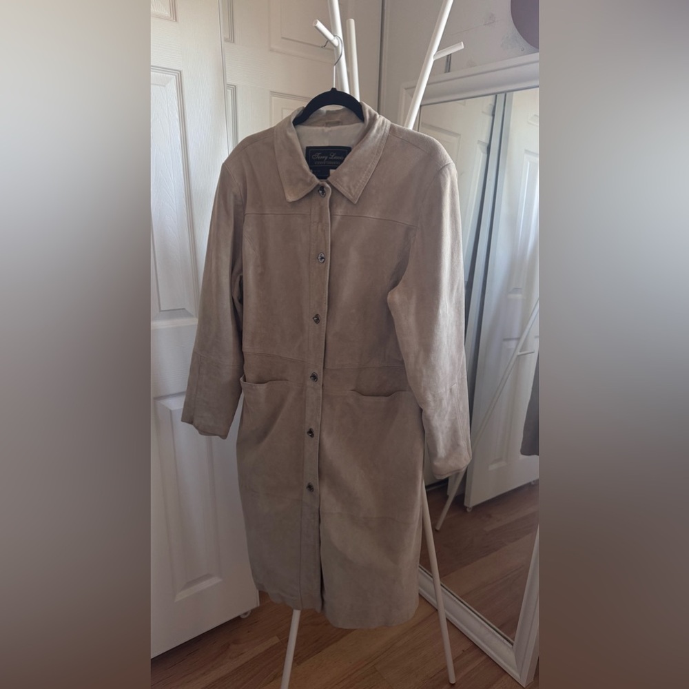 Terry Lewis 100% Leather Trench Coat ✨